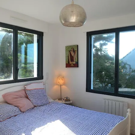 Hotel Roc'h Avel - Front De Mer, Vue Sur Et Jardin Ensoleille Sans Vis A Vis 3*